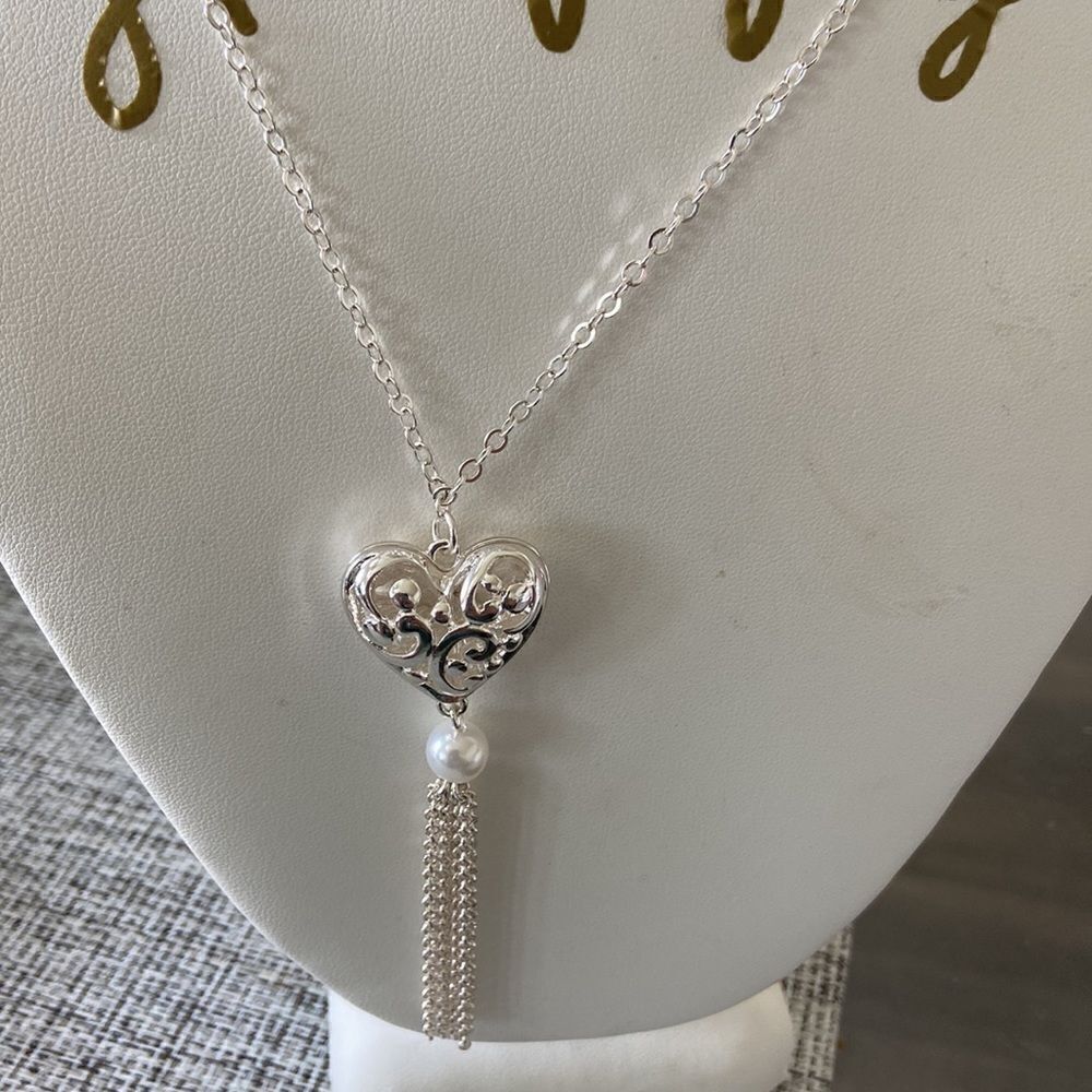 Kim Rogers Inspiration Silvertone Heart Faux Pearl Fringe Long Necklace 32” NWT - Picture 5 of 8